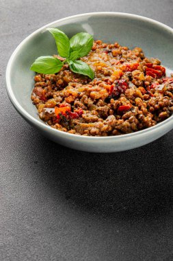 Mercimek tabağı sebzeleri ve kavrulmuş biberler lezzetli sebzeler taze vejetaryen ve vejetaryen yemek arka planı masanın üstünde rustik yiyecekler fotokopi alanı keto ve paleo diyeti