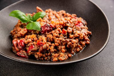 Mercimek tabağı sebzeleri ve kavrulmuş biberler lezzetli sebzeler taze vejetaryen ve vejetaryen yemek arka planı masanın üstünde rustik yiyecekler fotokopi alanı keto ve paleo diyeti