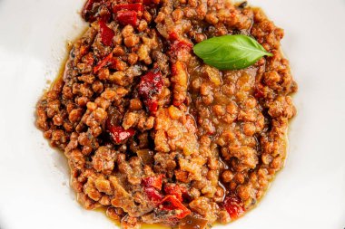 Mercimek tabağı sebzeleri ve kavrulmuş biberler lezzetli sebzeler taze vejetaryen ve vejetaryen yemek arka planı masanın üstünde rustik yiyecekler fotokopi alanı keto ve paleo diyeti