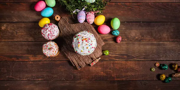 Paskalya pastası tatlı pasta geleneksel bayram hristiyanlığı organik ürün taze lezzetli gurme yemek arkaplanı masa kırsal gıdaların üst görünümü fotokopi alanı