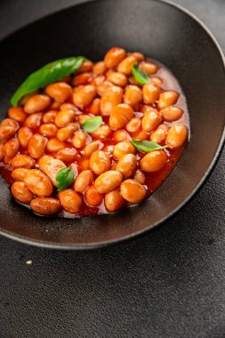 Fasulye güveci domates sosu yaban mersini fasulyesi fasulye fasulyesi Borlotti taze lezzetli gurme yemek arkaplanı masaya rustik gıda üst görünüm fotokopi alanı keto ve paleo diyet vegan ve vegan gıda