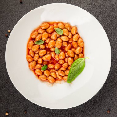 Fasulye güveci domates sosu yaban mersini fasulyesi fasulye fasulyesi Borlotti taze lezzetli gurme yemek arkaplanı masaya rustik gıda üst görünüm fotokopi alanı keto ve paleo diyet vegan ve vegan gıda