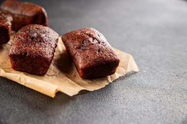 Biscuit Financier çikolatalı kurabiye tatlı tatlı lezzetli gurme yemek arkaplanı masa rustik gıda üst görünüm fotokopi alanı