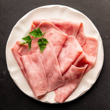 Jambon eti dilimler domuz eti taze lezzetli gurme yemek arkaplanı masa üzerinde rustik gıda üst görünüm fotokopi alanı