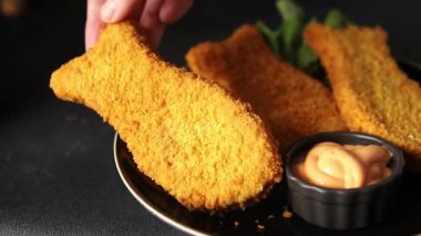 Balık pirzolası şekillendirilmiş balık pirzolası fast food taze gurme yemek arkaplanı masa kırsal gıdalar üst görünüm uzay fotokopisi