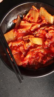 Balık pirzolası şekillendirilmiş balık pirzolası fast food taze gurme yemek arkaplanı masa kırsal gıdalar üst görünüm uzay fotokopisi