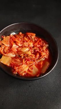 Balık pirzolası şekillendirilmiş balık pirzolası fast food taze gurme yemek arkaplanı masa kırsal gıdalar üst görünüm uzay fotokopisi