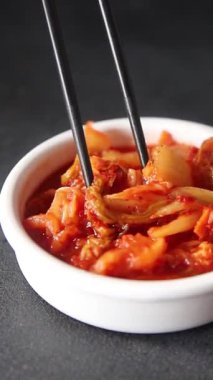 Balık pirzolası şekillendirilmiş balık pirzolası fast food taze gurme yemek arkaplanı masa kırsal gıdalar üst görünüm uzay fotokopisi