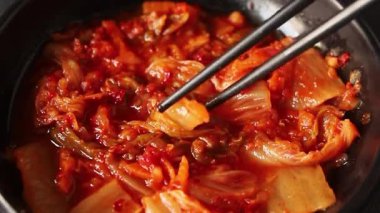 Balık pirzolası şekillendirilmiş balık pirzolası fast food taze gurme yemek arkaplanı masa kırsal gıdalar üst görünüm uzay fotokopisi