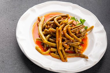 Yeşil fasulye sosu taze gurme yemek arka planı üzerinde rustik üst görünüm fotokopi uzay keto ve paleo diyet vejetaryen ve vejetaryen gıda