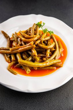 Yeşil fasulye sosu taze gurme yemek arka planı üzerinde rustik üst görünüm fotokopi uzay keto ve paleo diyet vejetaryen ve vejetaryen gıda