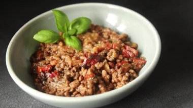 Mercimek tabağı sebzeleri ve kavrulmuş biberler lezzetli sebzeler taze vejetaryen ve vejetaryen yemek arka planı masanın üstünde rustik yiyecekler fotokopi alanı keto ve paleo diyeti