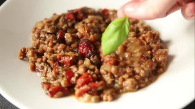 Mercimek tabağı sebzeleri ve kavrulmuş biberler lezzetli sebzeler taze vejetaryen ve vejetaryen yemek arka planı masanın üstünde rustik yiyecekler fotokopi alanı keto ve paleo diyeti