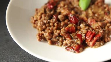 Mercimek tabağı sebzeleri ve kavrulmuş biberler lezzetli sebzeler taze vejetaryen ve vejetaryen yemek arka planı masanın üstünde rustik yiyecekler fotokopi alanı keto ve paleo diyeti