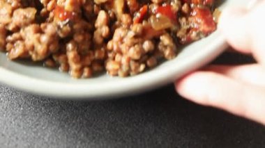 Mercimek tabağı sebzeleri ve kavrulmuş biberler lezzetli sebzeler taze vejetaryen ve vejetaryen yemek arka planı masanın üstünde rustik yiyecekler fotokopi alanı keto ve paleo diyeti