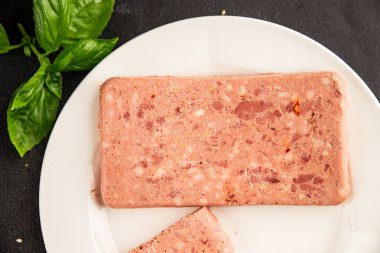 Pate et biber domuz ciğeri, domuz eti riyet taze lezzetli gurme yemek arka planı masa rustik gıda üst görünüm fotokopi alanı