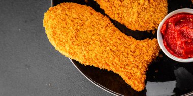 Balık kroketleri şekillendirilmiş balık nuggetları fast food taze lezzetli gurme yemek arkaplanı masa kırsal yiyeceklerin üst görünümü fotokopi alanı