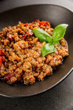 Mercimek tabağı sebzeleri ve kavrulmuş biberler lezzetli sebzeler taze vejetaryen ve vejetaryen yemek arka planı masanın üstünde rustik yiyecekler fotokopi alanı keto ve paleo diyeti