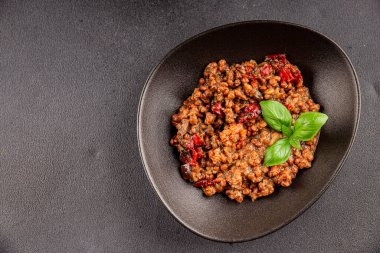 Mercimek tabağı sebzeleri ve kavrulmuş biberler lezzetli sebzeler taze vejetaryen ve vejetaryen yemek arka planı masanın üstünde rustik yiyecekler fotokopi alanı keto ve paleo diyeti
