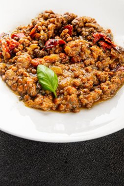 Mercimek tabağı sebzeleri ve kavrulmuş biberler lezzetli sebzeler taze vejetaryen ve vejetaryen yemek arka planı masanın üstünde rustik yiyecekler fotokopi alanı keto ve paleo diyeti