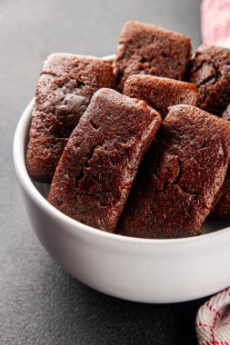 Finansal bisküvi çikolatalı kurabiye tatlı tatlı lezzetli gurme yemek arkaplanı masa rustik gıda üst görünüm fotokopi alanı