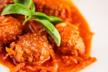 Köfte soslu biftek, domuz eti ya da tavuk eti masadaki leziz gurme yemek arkaplanı kırsal yemek üst görünüm fotokopi alanı keto ve paleo diyeti.