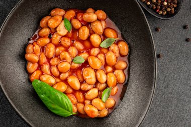 Fasulye güveci domates sosu yaban mersini fasulyesi fasulye fasulyesi Borlotti taze lezzetli gurme yemek arkaplanı masaya rustik gıda üst görünüm fotokopi alanı keto ve paleo diyet vegan ve vegan gıda