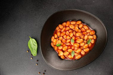 Fasulye güveci domates sosu yaban mersini fasulyesi fasulye fasulyesi Borlotti taze lezzetli gurme yemek arkaplanı masaya rustik gıda üst görünüm fotokopi alanı keto ve paleo diyet vegan ve vegan gıda