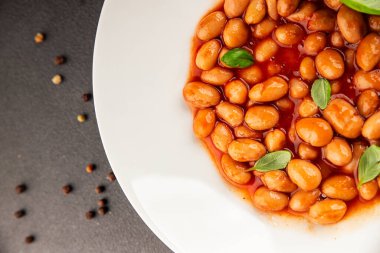 Fasulye güveci domates sosu yaban mersini fasulyesi fasulye fasulyesi Borlotti taze lezzetli gurme yemek arkaplanı masaya rustik gıda üst görünüm fotokopi alanı keto ve paleo diyet vegan ve vegan gıda