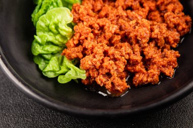 Ton balığı soslu balık konservesi taze lezzetli gurme yemek arkaplanı masanın üstünde rustik gıda fotokopi alanı keto ve paleo diyet vejetaryen diyeti.