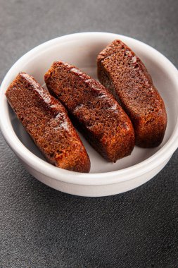 Finansal bisküvi çikolatalı kurabiye tatlı tatlı lezzetli gurme yemek arkaplanı masa rustik gıda üst görünüm fotokopi alanı