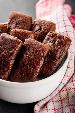 Finansal bisküvi çikolatalı kurabiye tatlı tatlı lezzetli gurme yemek arkaplanı masa rustik gıda üst görünüm fotokopi alanı