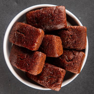 Finansal bisküvi çikolatalı kurabiye tatlı tatlı lezzetli gurme yemek arkaplanı masa rustik gıda üst görünüm fotokopi alanı