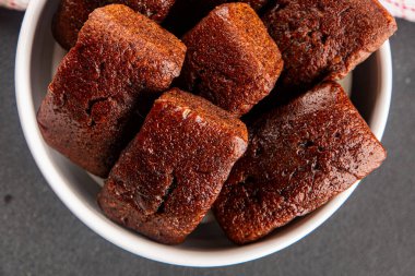 Finansal bisküvi çikolatalı kurabiye tatlı tatlı lezzetli gurme yemek arkaplanı masa rustik gıda üst görünüm fotokopi alanı