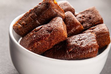 Finansal bisküvi çikolatalı kurabiye tatlı tatlı lezzetli gurme yemek arkaplanı masa rustik gıda üst görünüm fotokopi alanı