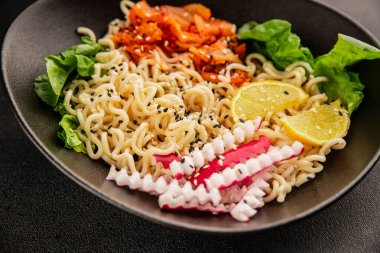 Şehriye kasesi, vejetaryen, lezzetli gurme yemek arka planı, rustik yemekler, fotokopi alanı, keto, paleo diyet vejetaryen ve vejetaryen yemekleri.