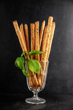 Grissotti ekmek çubuğu Grissini tahıl gevreği tahıl gevreği taze lezzetli gurme yemek arkaplanı masa rustik gıda üst görünümü fotokopi alanı