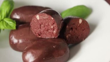 Siyah puding sosis taze gurme yemek arkaplanı masa üzerinde rustik gıda üst görünüm fotokopi alanı