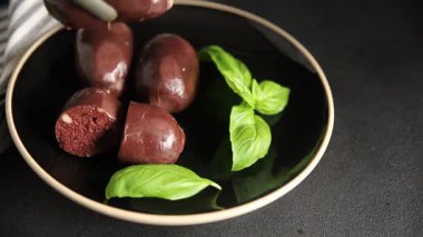 Siyah puding sosis taze gurme yemek arkaplanı masa üzerinde rustik gıda üst görünüm fotokopi alanı
