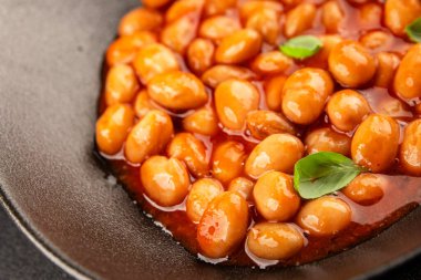 Fasulye güveci domates sosu yaban mersini fasulyesi fasulye fasulyesi Borlotti taze lezzetli gurme yemek arkaplanı masaya rustik gıda üst görünüm fotokopi alanı keto ve paleo diyet vegan ve vegan gıda