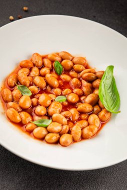 Fasulye güveci domates sosu yaban mersini fasulyesi fasulye fasulyesi Borlotti taze lezzetli gurme yemek arkaplanı masaya rustik gıda üst görünüm fotokopi alanı keto ve paleo diyet vegan ve vegan gıda