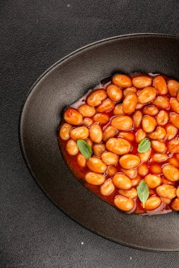 Fasulye güveci domates sosu yaban mersini fasulyesi fasulye fasulyesi Borlotti taze lezzetli gurme yemek arkaplanı masaya rustik gıda üst görünüm fotokopi alanı keto ve paleo diyet vegan ve vegan gıda