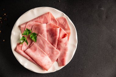 Jambon eti dilimler domuz eti taze lezzetli gurme yemek arkaplanı masa üzerinde rustik gıda üst görünüm fotokopi alanı