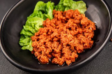 Ton balığı soslu balık konservesi taze lezzetli gurme yemek arkaplanı masanın üstünde rustik gıda fotokopi alanı keto ve paleo diyet vejetaryen diyeti.