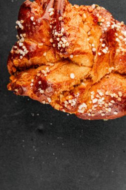 Brioche tatlı tatlı tatlı fırında pişmiş yiyecekler taze lezzetli gurme yemek arka planı masa rustik gıda üst görünüm fotokopi alanı