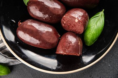 Siyah puding sosis taze lezzetli gurme yemek arkaplanı masanın üstünde rustik yemek üst görünümü fotokopi alanı