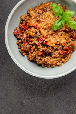 Mercimek tabağı sebzeleri ve kavrulmuş biberler lezzetli sebzeler taze vejetaryen ve vejetaryen yemek arka planı masanın üstünde rustik yiyecekler fotokopi alanı keto ve paleo diyeti
