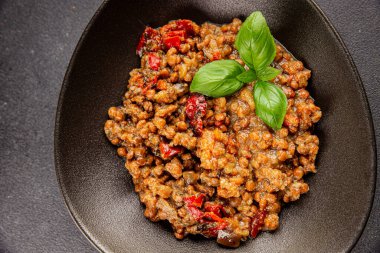 Mercimek tabağı sebzeleri ve kavrulmuş biberler lezzetli sebzeler taze vejetaryen ve vejetaryen yemek arka planı masanın üstünde rustik yiyecekler fotokopi alanı keto ve paleo diyeti
