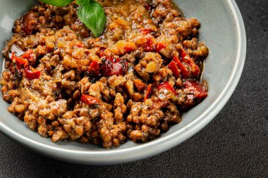 Mercimek tabağı sebzeleri ve kavrulmuş biberler lezzetli sebzeler taze vejetaryen ve vejetaryen yemek arka planı masanın üstünde rustik yiyecekler fotokopi alanı keto ve paleo diyeti