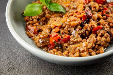 Mercimek tabağı sebzeleri ve kavrulmuş biberler lezzetli sebzeler taze vejetaryen ve vejetaryen yemek arka planı masanın üstünde rustik yiyecekler fotokopi alanı keto ve paleo diyeti